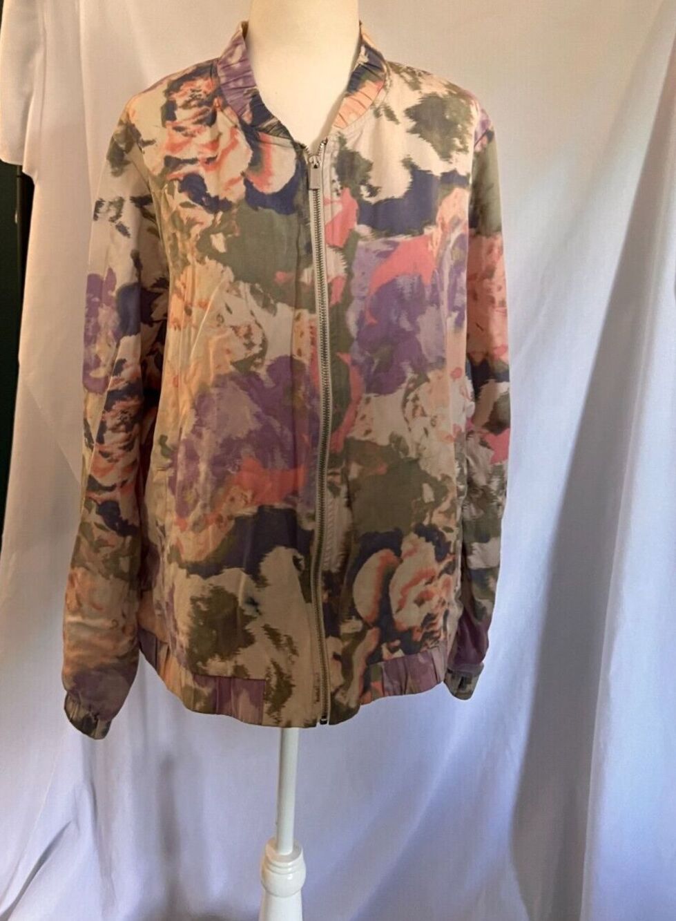Juicy Couture Women’s watercolor cammo Floral Bomber Jacket xl